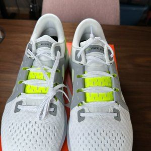 Size 12 - Nike Air Zoom Vomero 16 White Volt 2022
